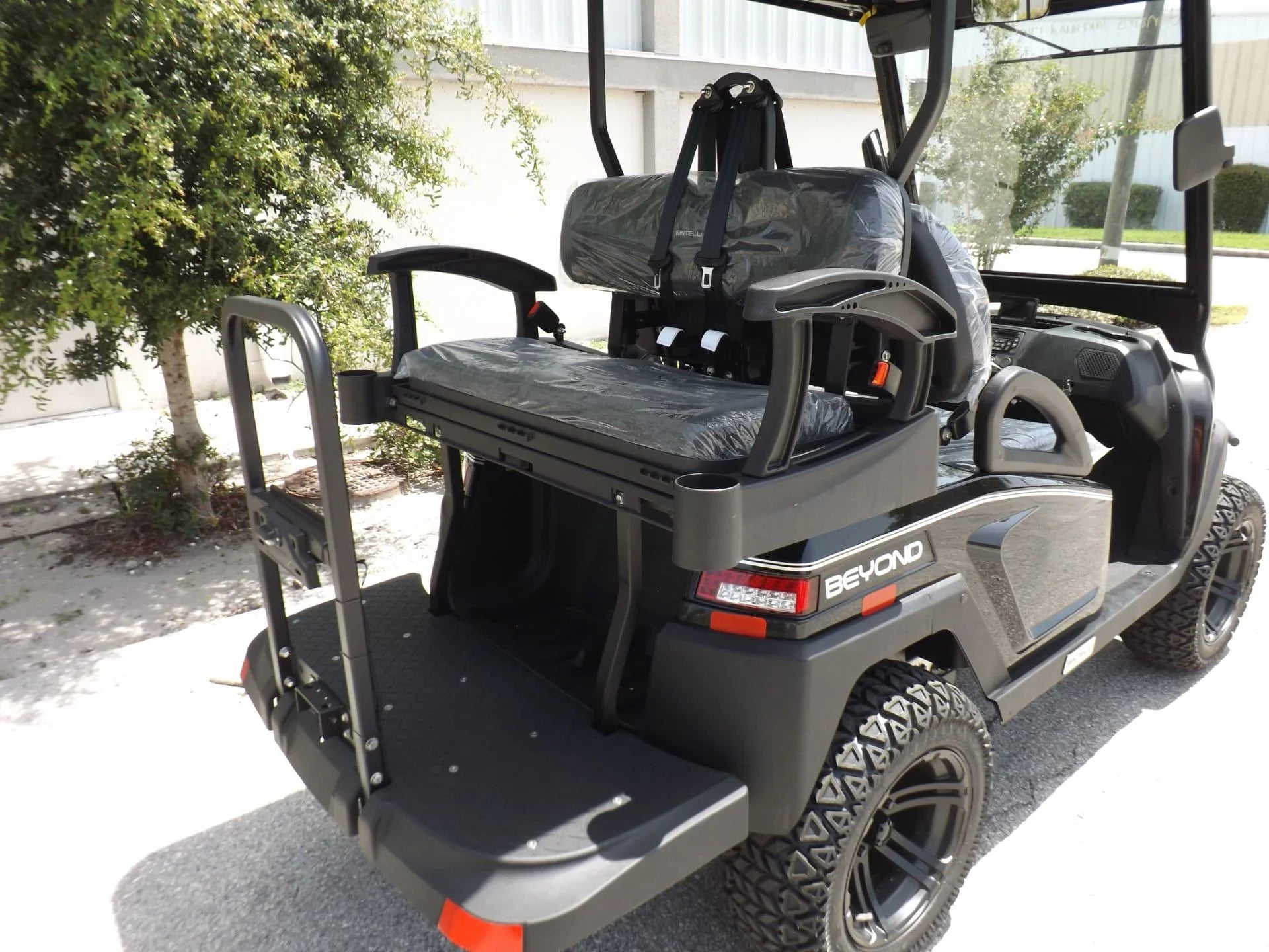 2022 Bintelli BEYOND 4P Lifted Golf Cart for Sale image 13
