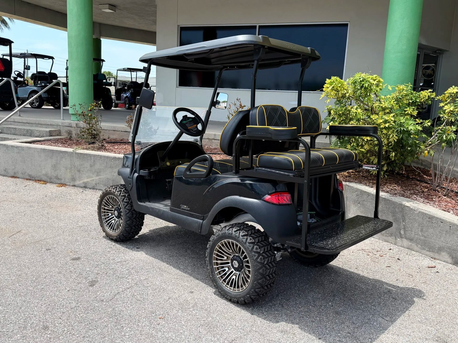 2020 Club Car Tempo Lithium Lifted Golf Cart for Sale image 1