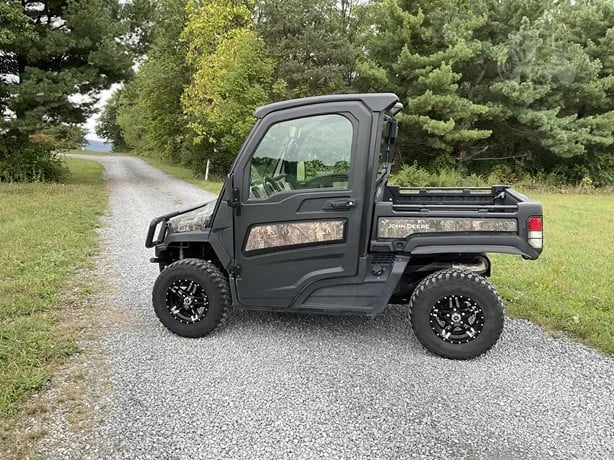 2021 John Deere Gator XUV 835R 4WD Utility Cart for Sale image 1