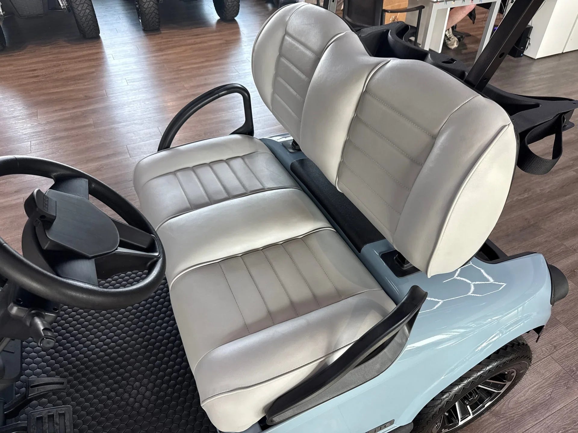2026 E-Z-GO RXV 2 Golf Cart for Sale image 9
