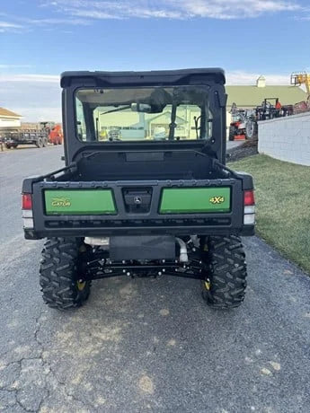 2018 John Deere Gator 4WD XUV 835M Utility Cart for Sale image 2