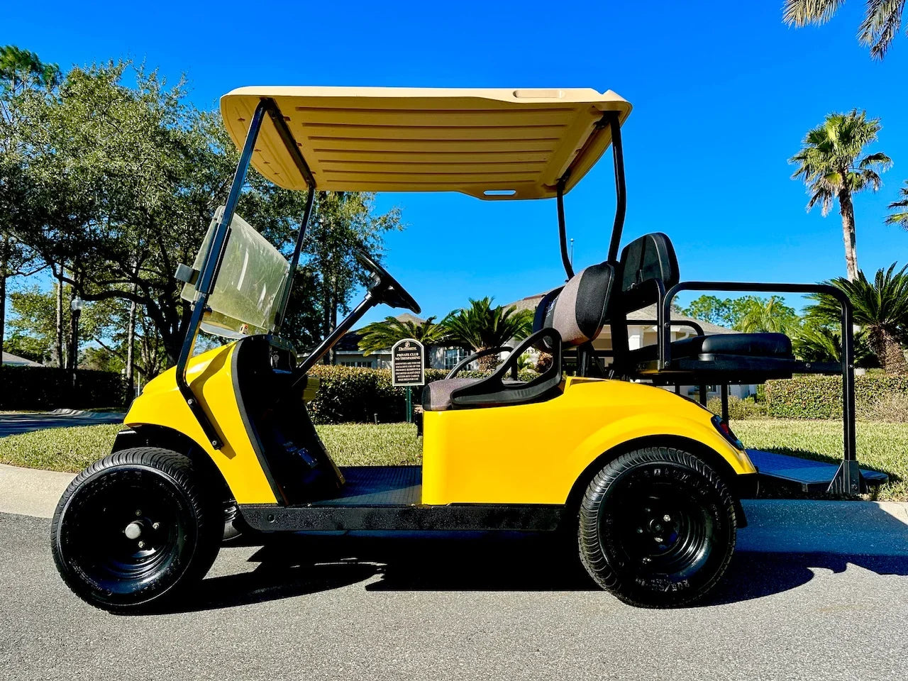 2014 E-Z-GO TXT Golf Cart for Sale image 2