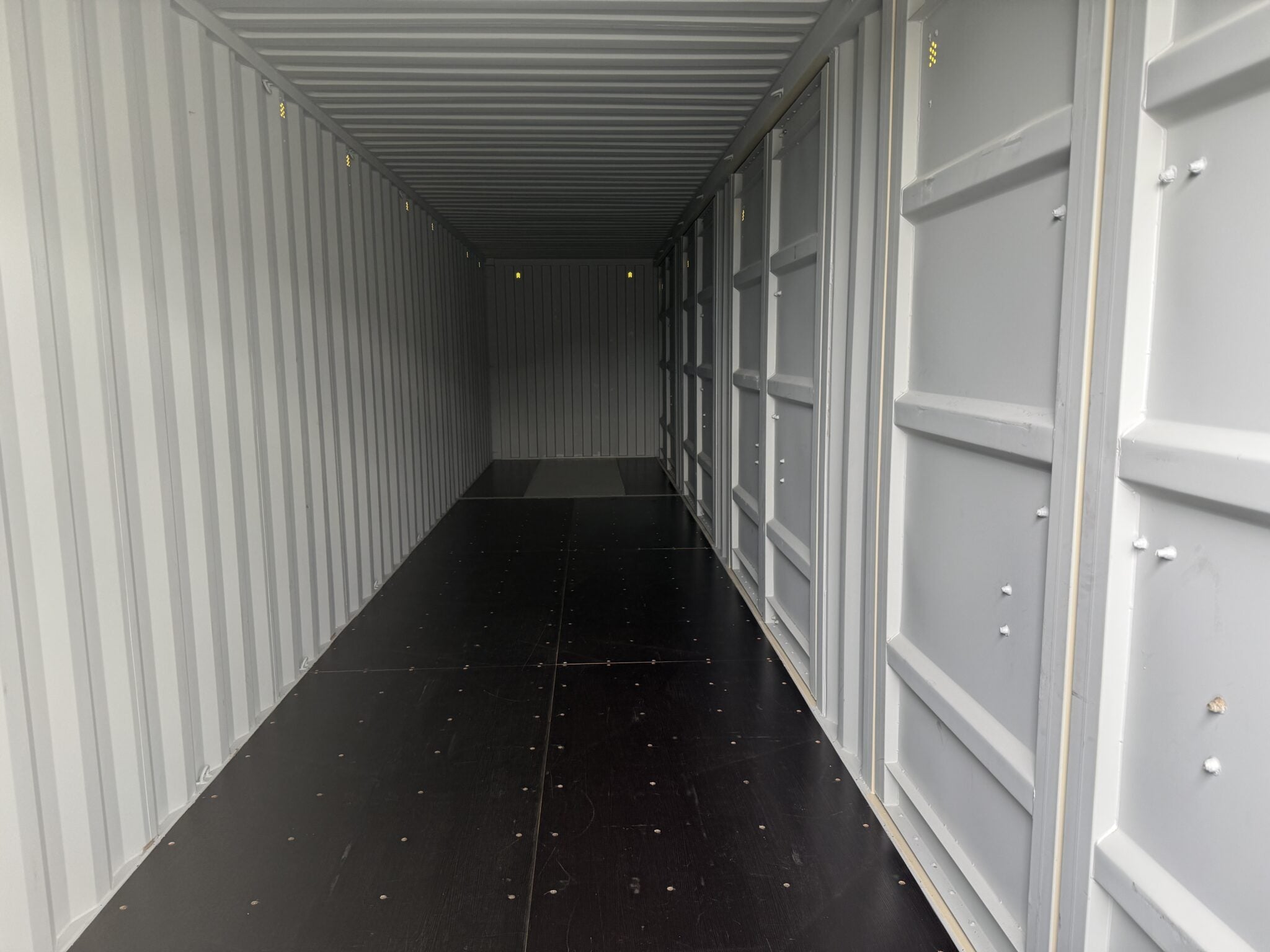 40′ x 8′ x 9.5′ High Cube Shipping Container with 4 Doors – New One Trip – Beige image 9