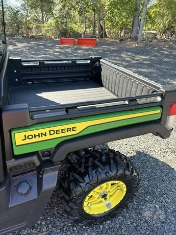 2023 John Deere Gator XUV 835R 4WD Drive Utility Cart for Sale image 2