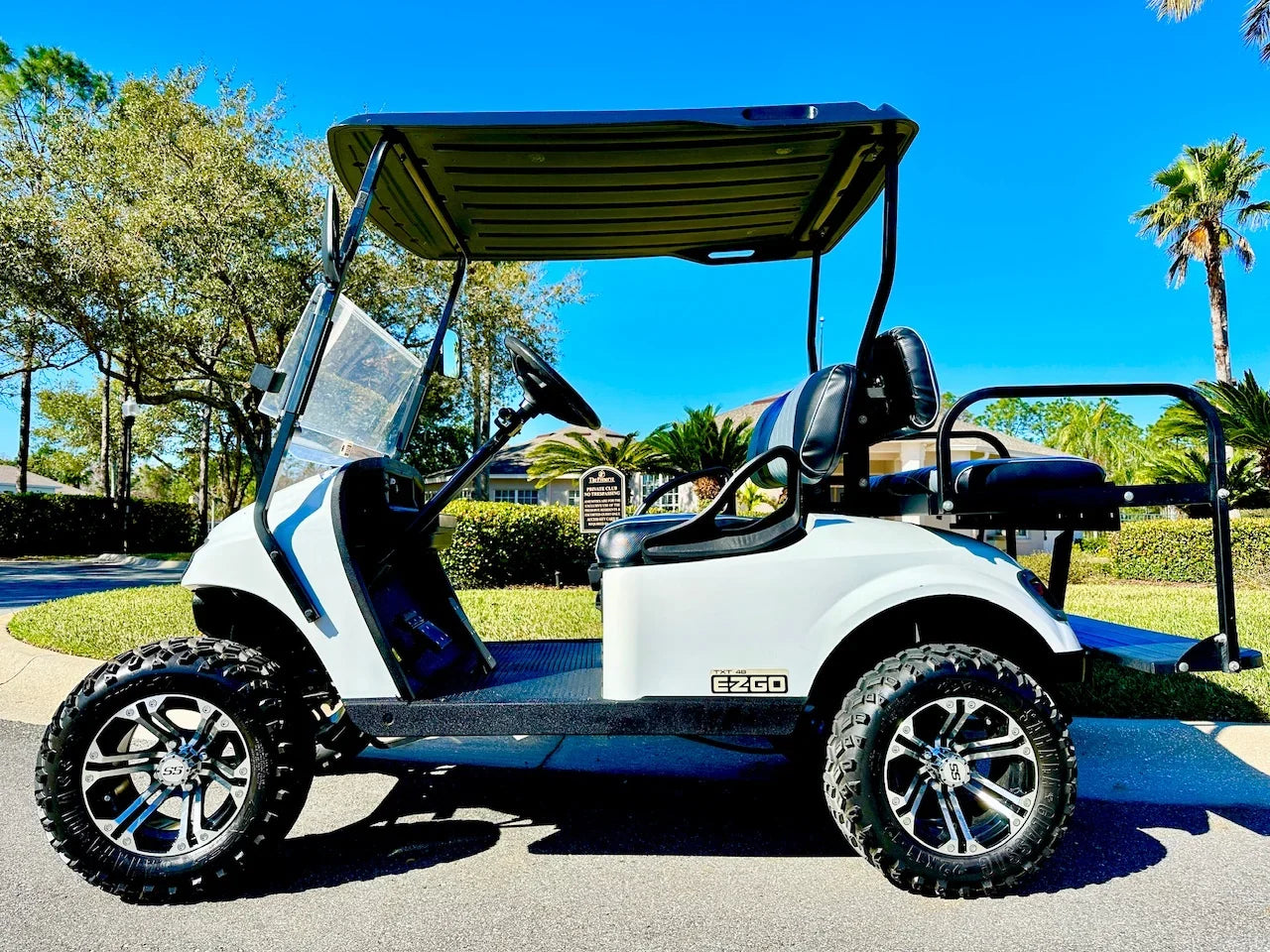 2017 E-Z-GO TXT 48V Lifted Golf Cart for Sale image 7