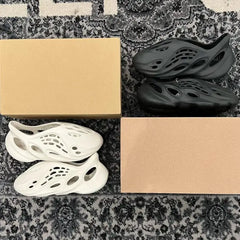 Yeezy Foam Runner Pallets image 2