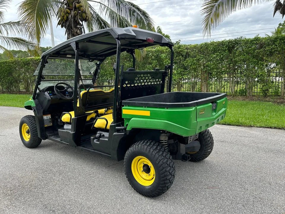 2020 John Deere Gator XUV560E Utility Cart for Sale image 2