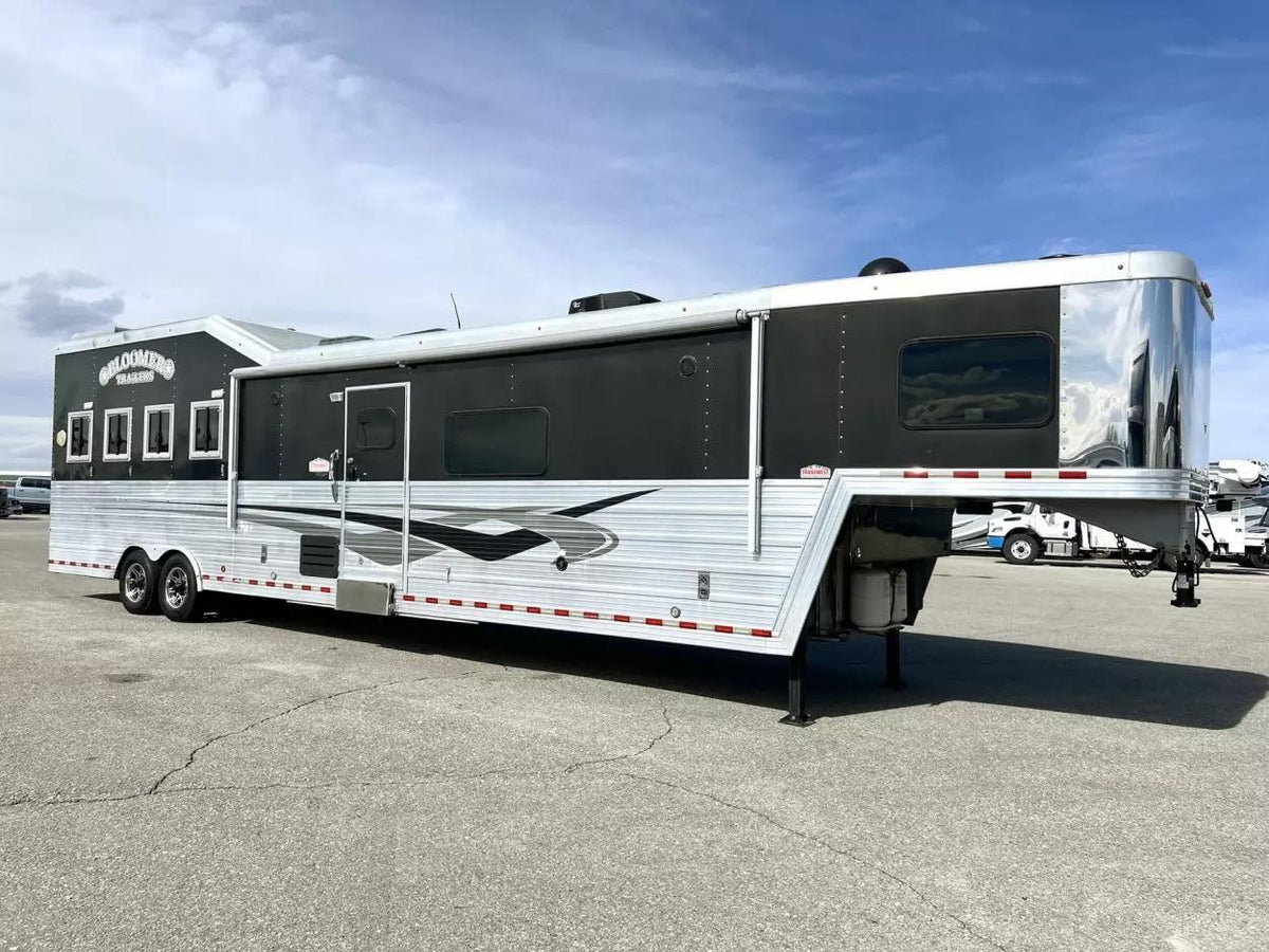 Used 2013 Bloomer 4 Horse 16′ LQ, 7’Slide, Air Ride, Pod, Mister/Water Sys Air ride, HWH Slide, Integrated Pod image 0