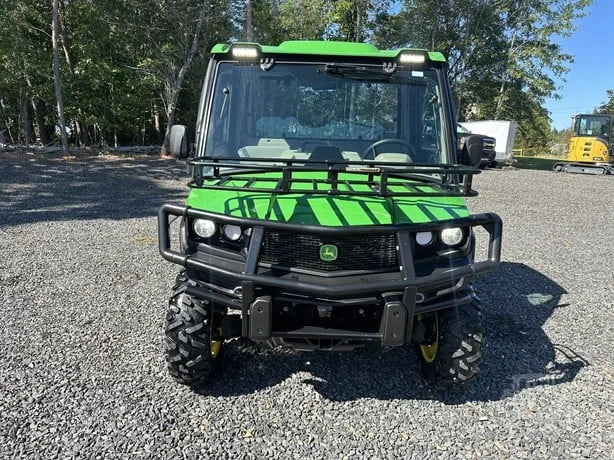 2023 John Deere Gator XUV 835R 4WD Drive Utility Cart for Sale image 5