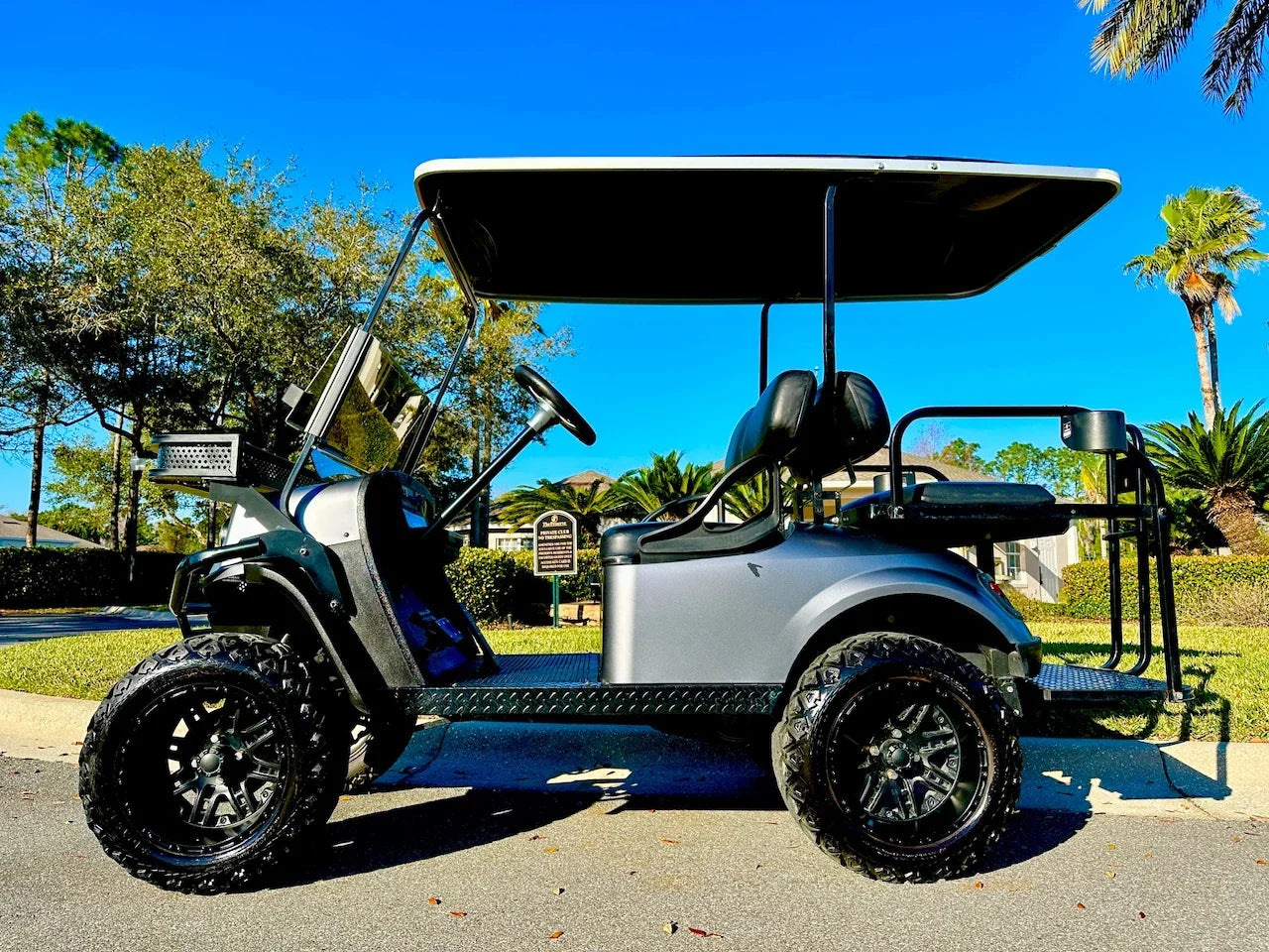 2017 E-Z-GO Express S4 Golf Cart for Sale image 3